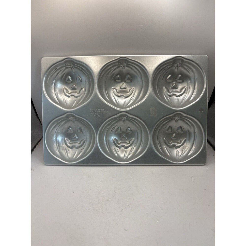 1983 Vintage Jack O Lantern Cake Pan Wilton Halloween Pumpkin Mold Baking Tin